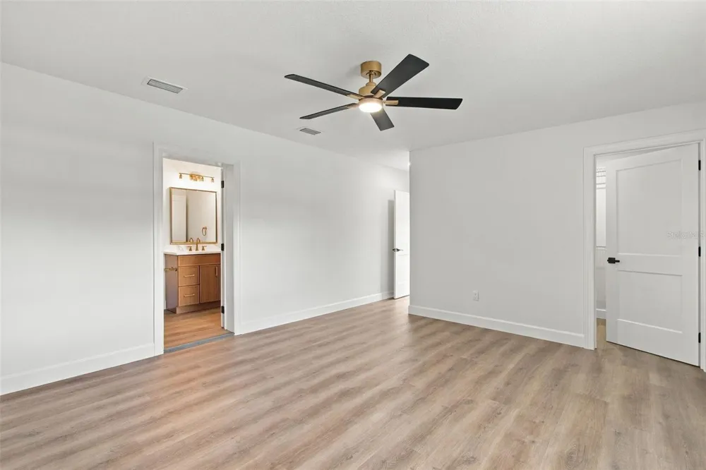 8725 THORNWOOD LANE Tampa, FL 33615