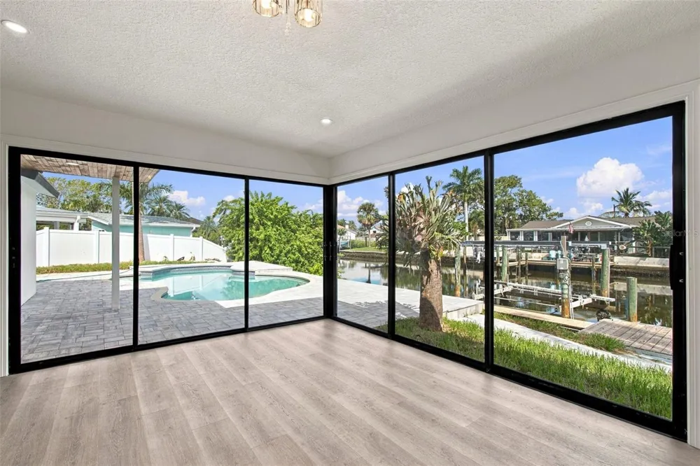 8725 THORNWOOD LANE Tampa, FL 33615