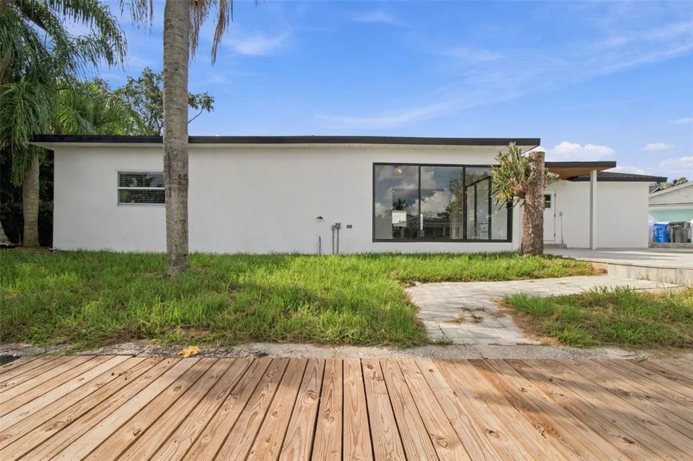 8725 THORNWOOD LANE Tampa, FL 33615