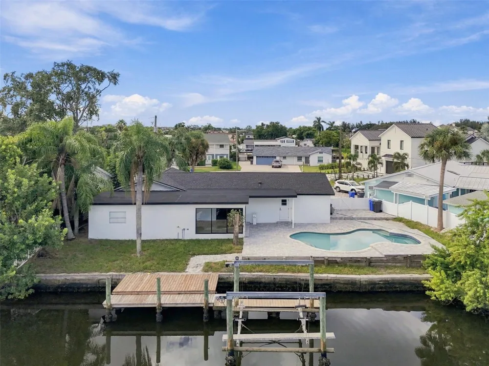 8725 THORNWOOD LANE Tampa, FL 33615
