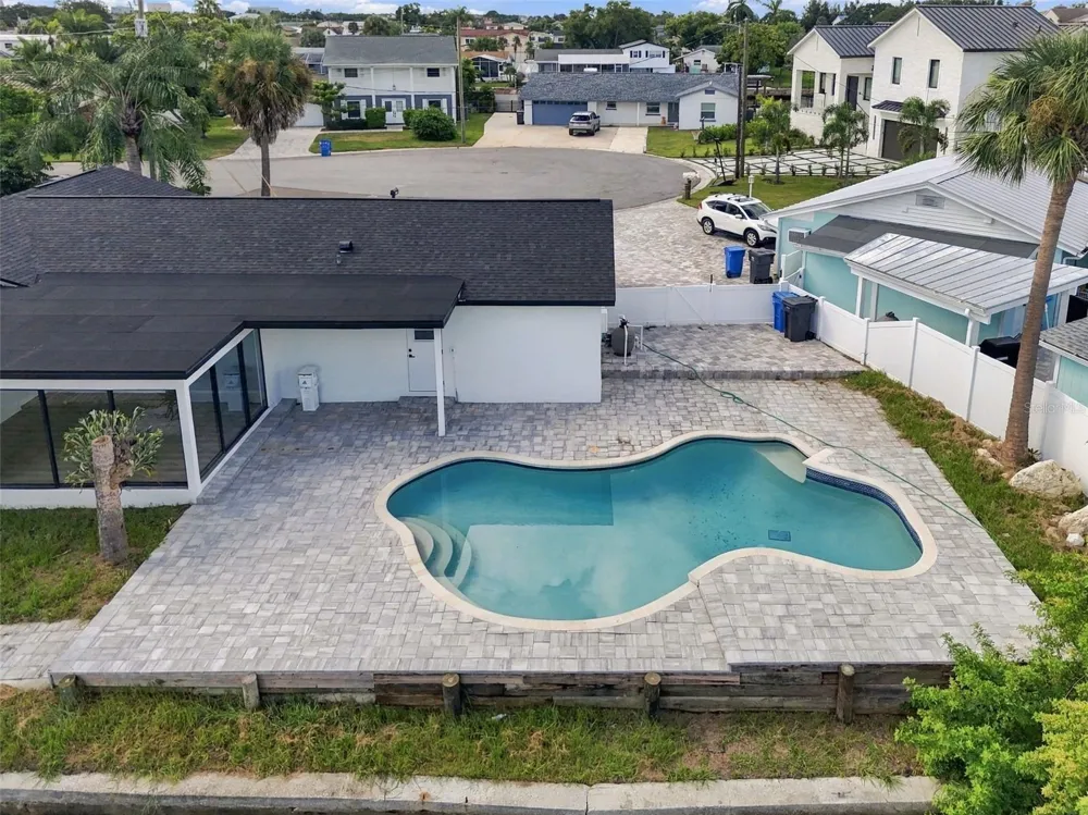 8725 THORNWOOD LANE Tampa, FL 33615