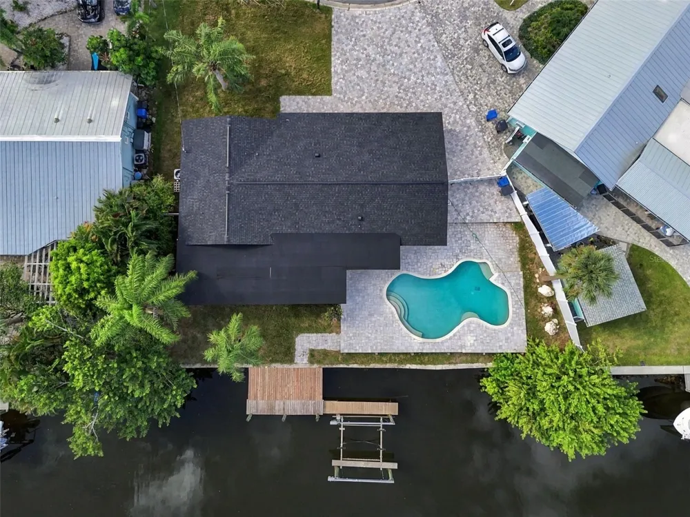 8725 THORNWOOD LANE Tampa, FL 33615