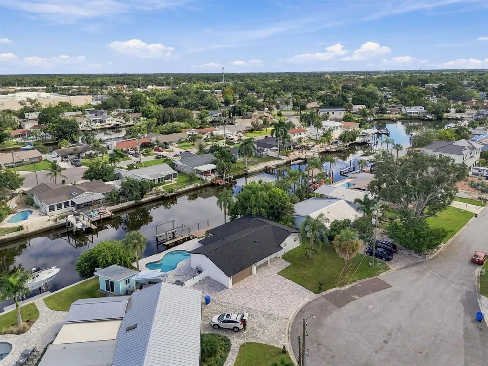 8725 THORNWOOD LANE Tampa, FL 33615