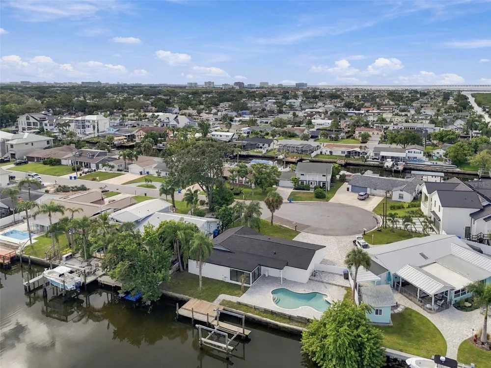 8725 THORNWOOD LANE Tampa, FL 33615