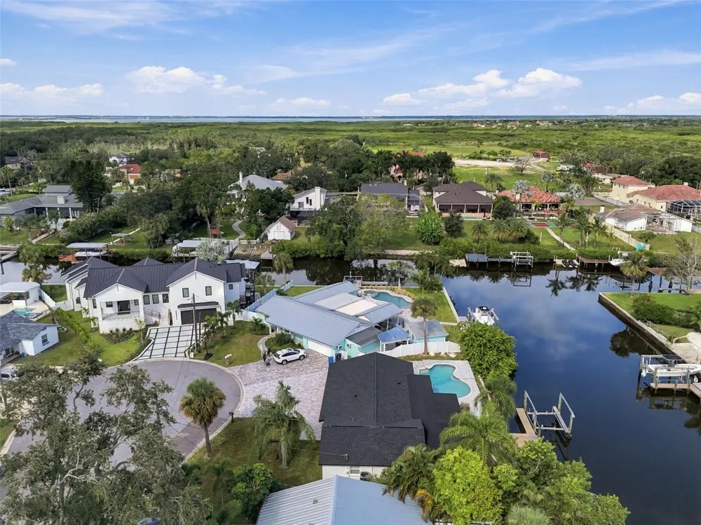 8725 THORNWOOD LANE Tampa, FL 33615