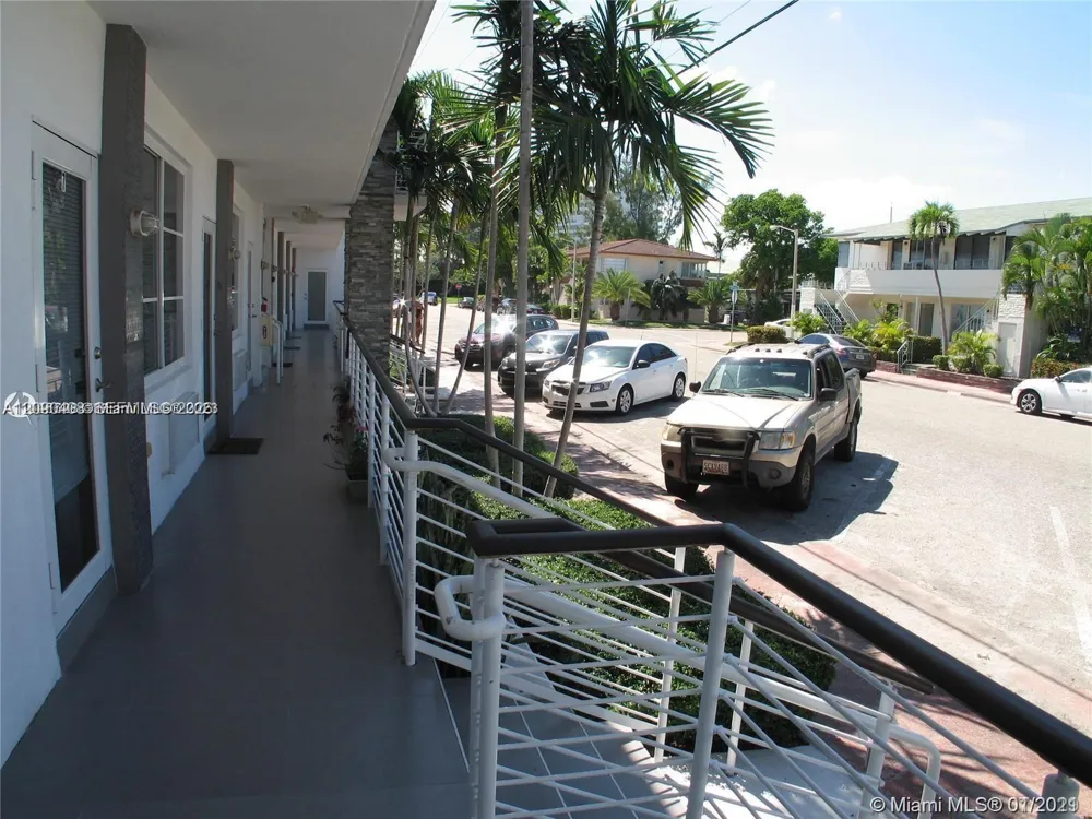 540 74th St #3 Miami Beach, FL 33141