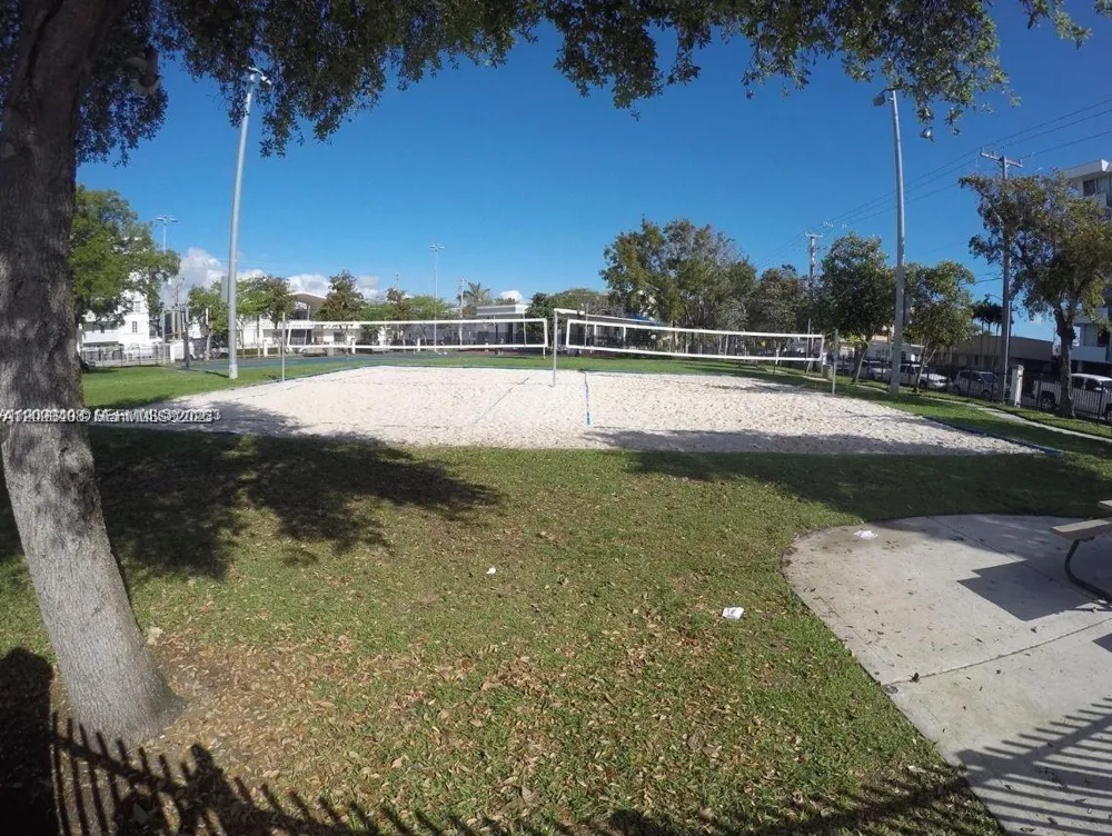 540 74th St #3 Miami Beach, FL 33141