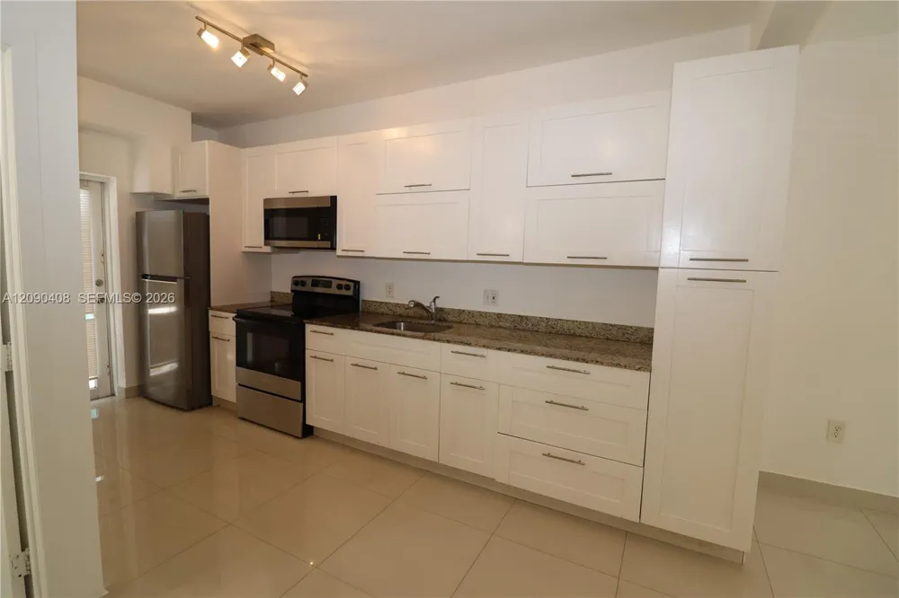 540 74th St #3 Miami Beach, FL 33141