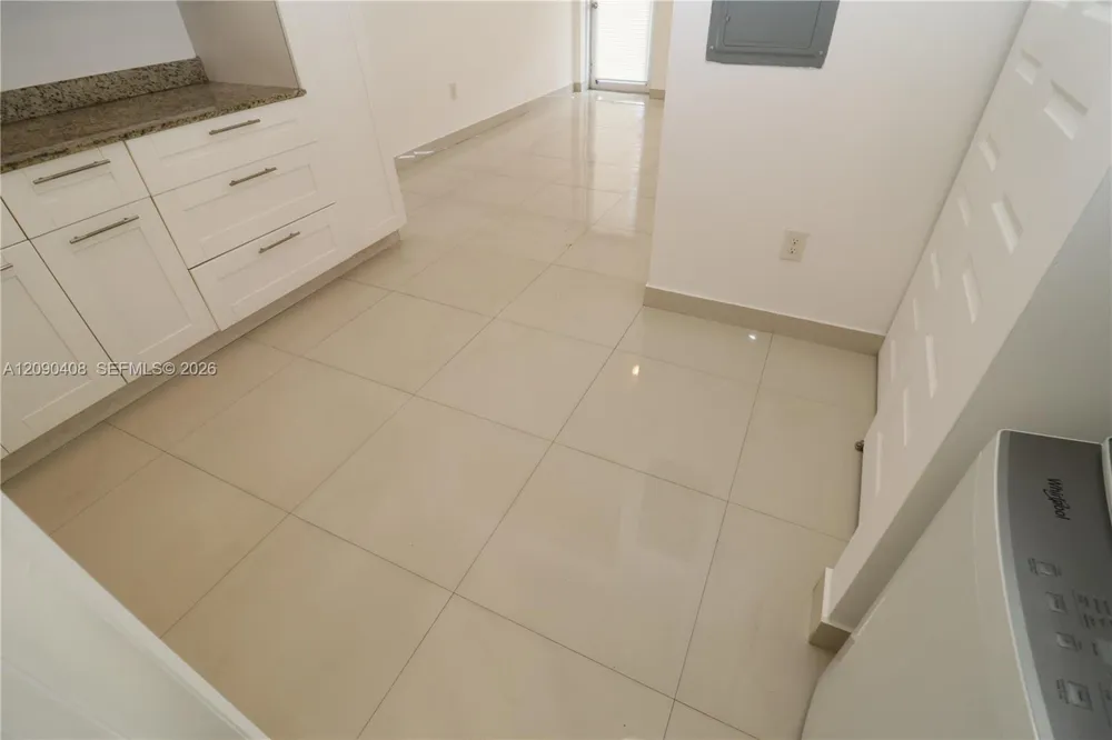 540 74th St #3 Miami Beach, FL 33141