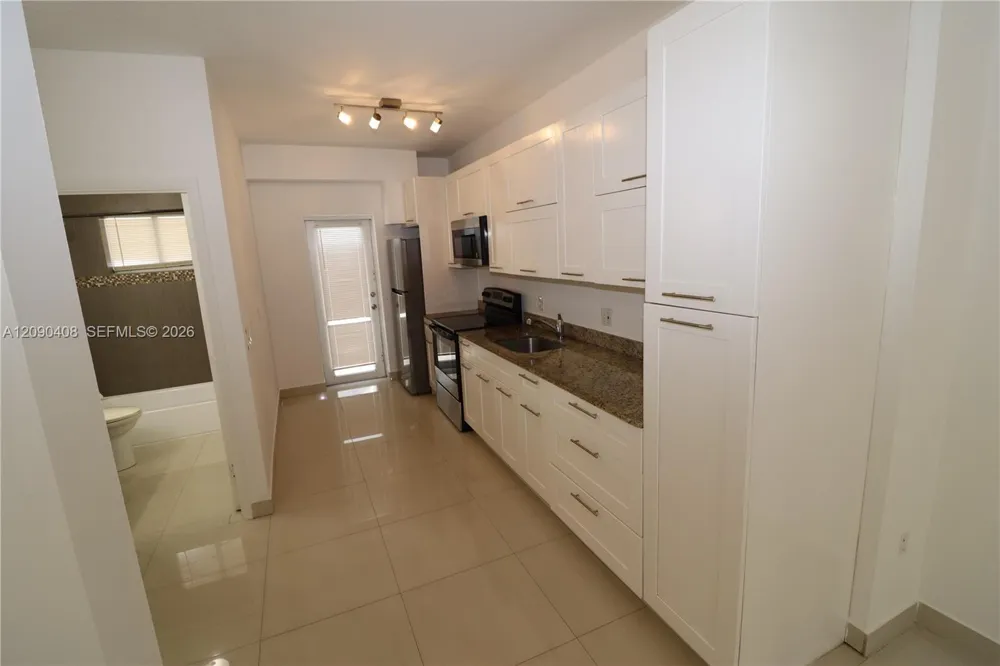540 74th St #3 Miami Beach, FL 33141