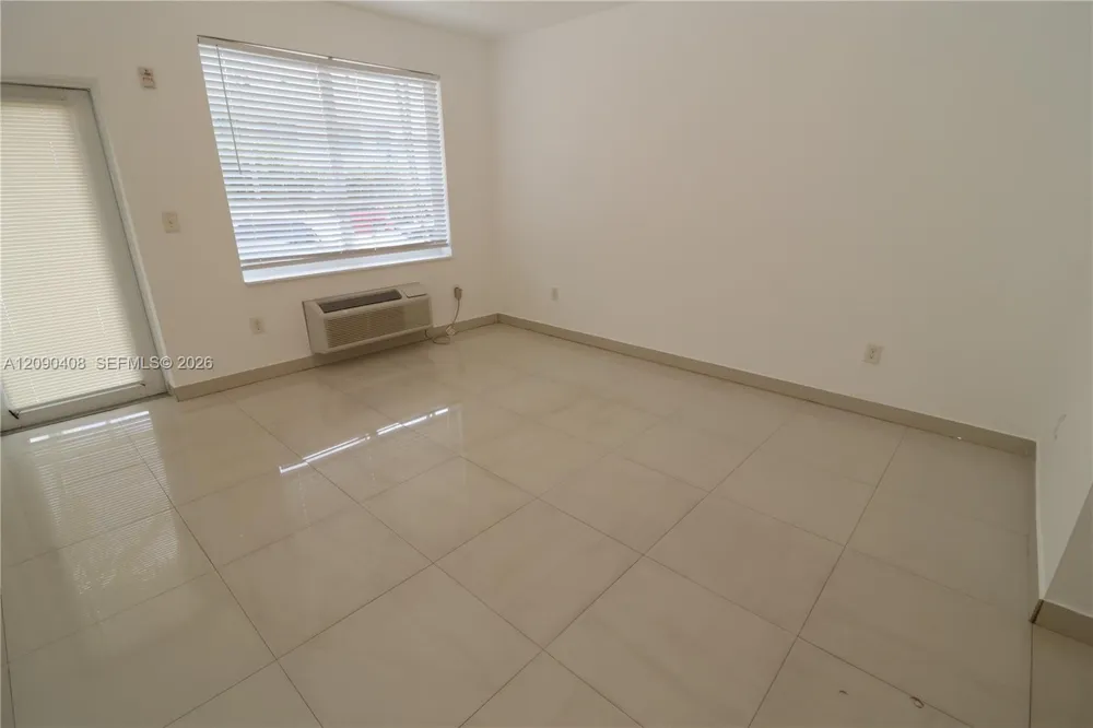 540 74th St #3 Miami Beach, FL 33141