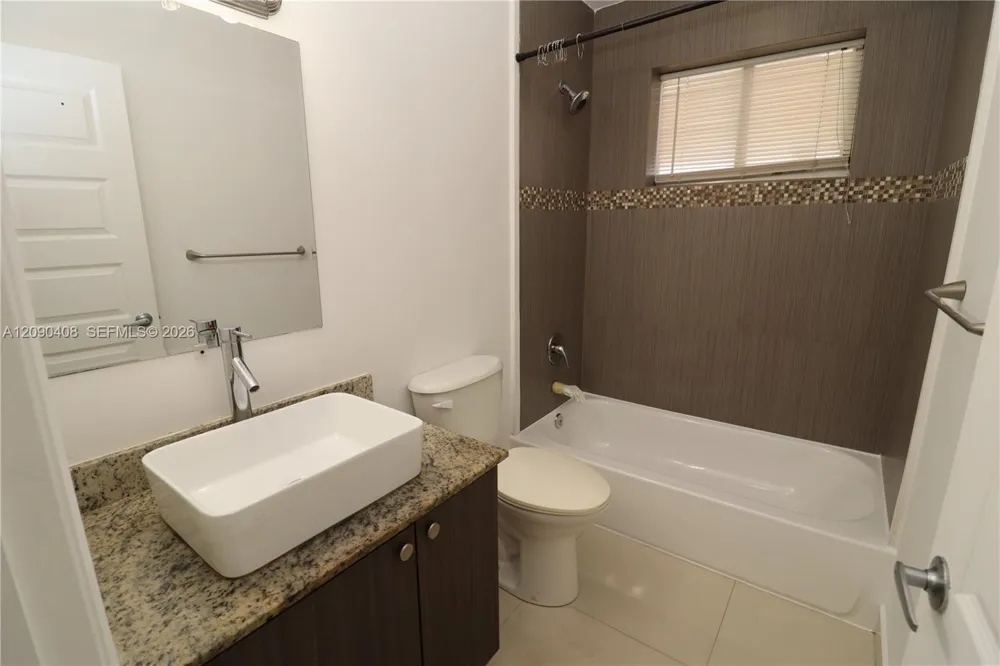 540 74th St #3 Miami Beach, FL 33141