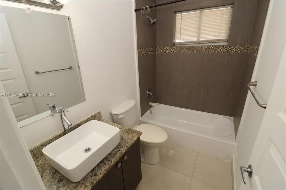 540 74th St #3 Miami Beach, FL 33141