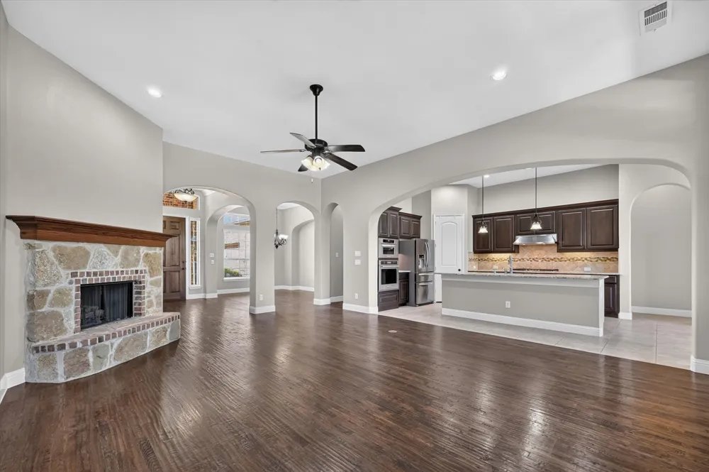 440 Garrison Circle Lantana, TX 76226