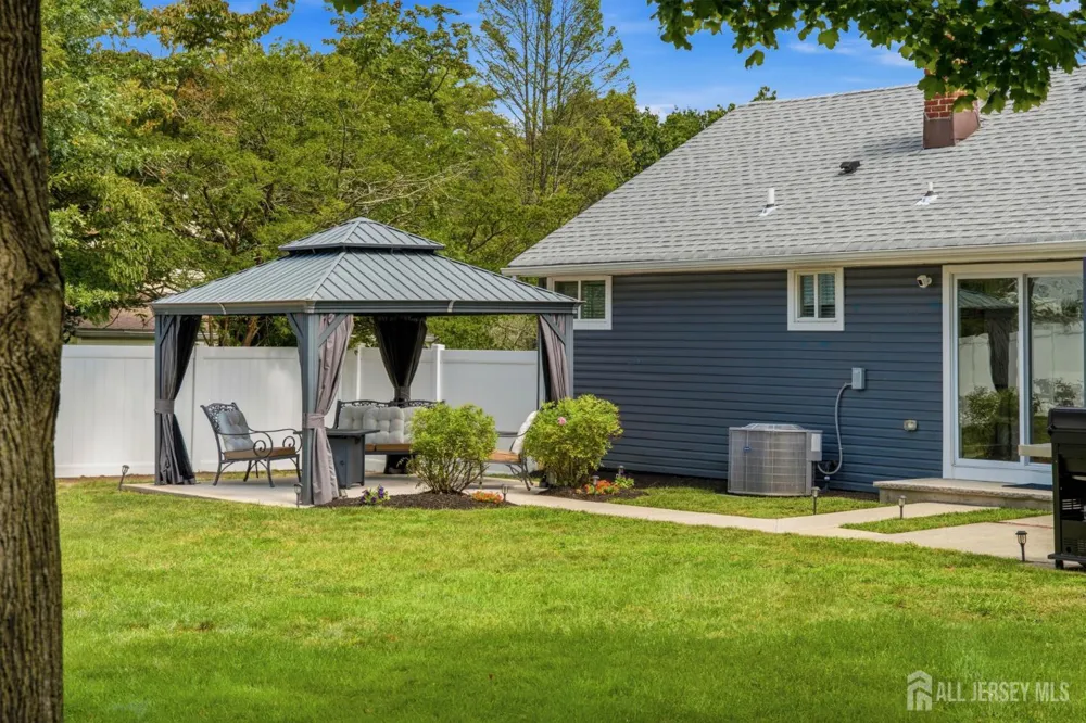 50 Fairview Drive Middletown, NJ 07748