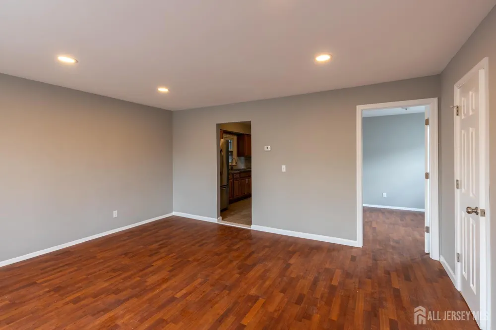 29-31 Glenn Drive #1 Keasbey, NJ 08832