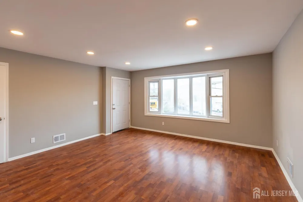29-31 Glenn Drive #1 Keasbey, NJ 08832