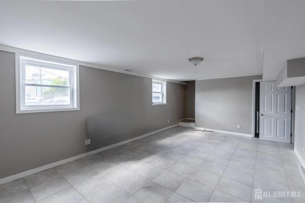 29-31 Glenn Drive #1 Keasbey, NJ 08832
