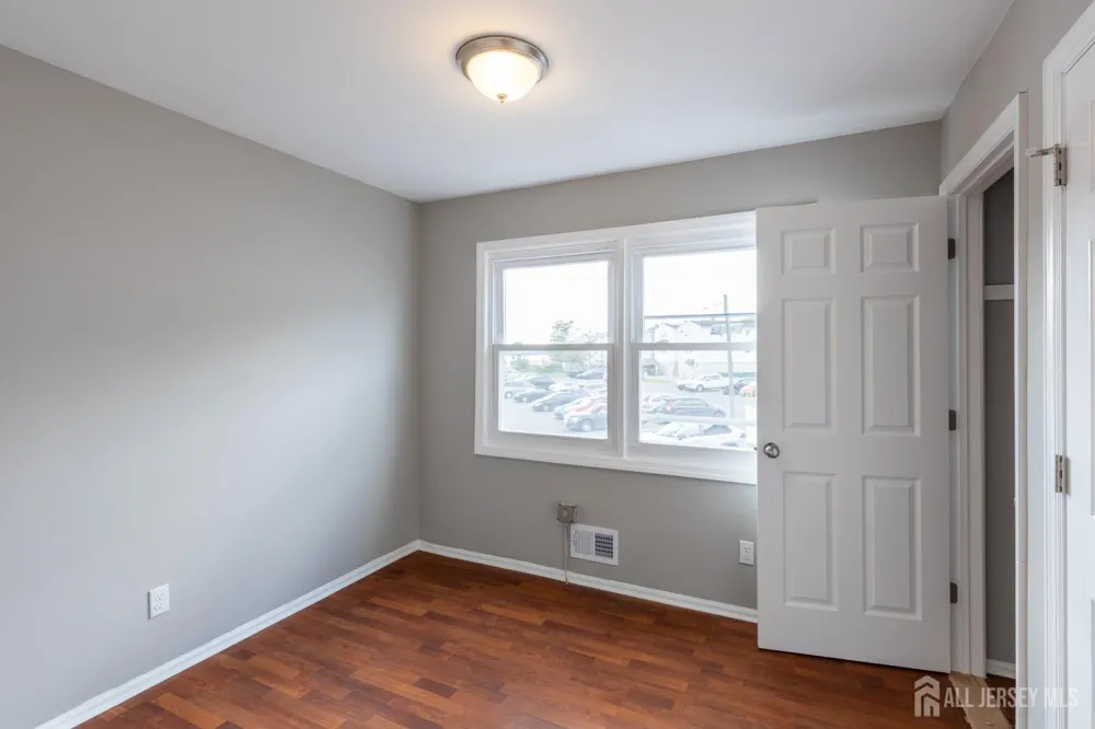 29-31 Glenn Drive #1 Keasbey, NJ 08832