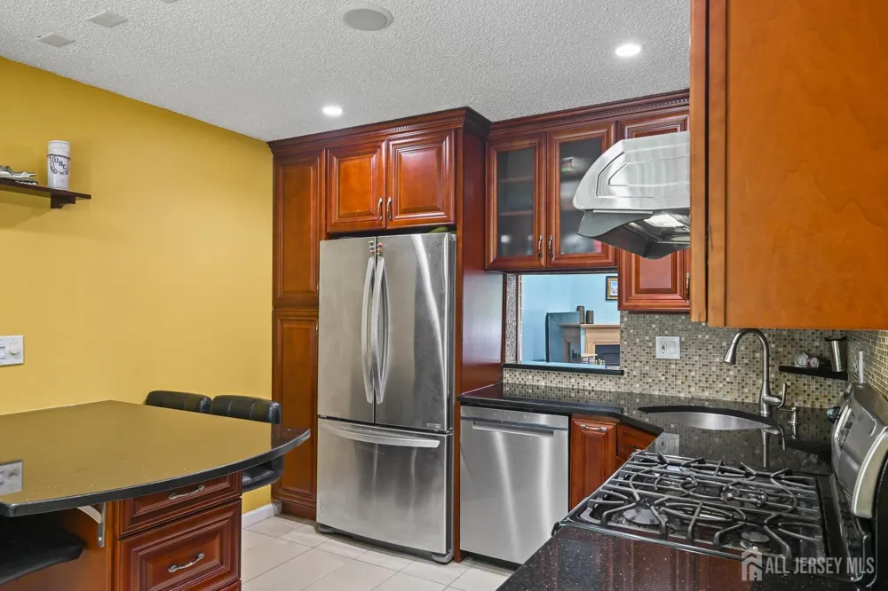 67 Albury Way North Brunswick, NJ 08902