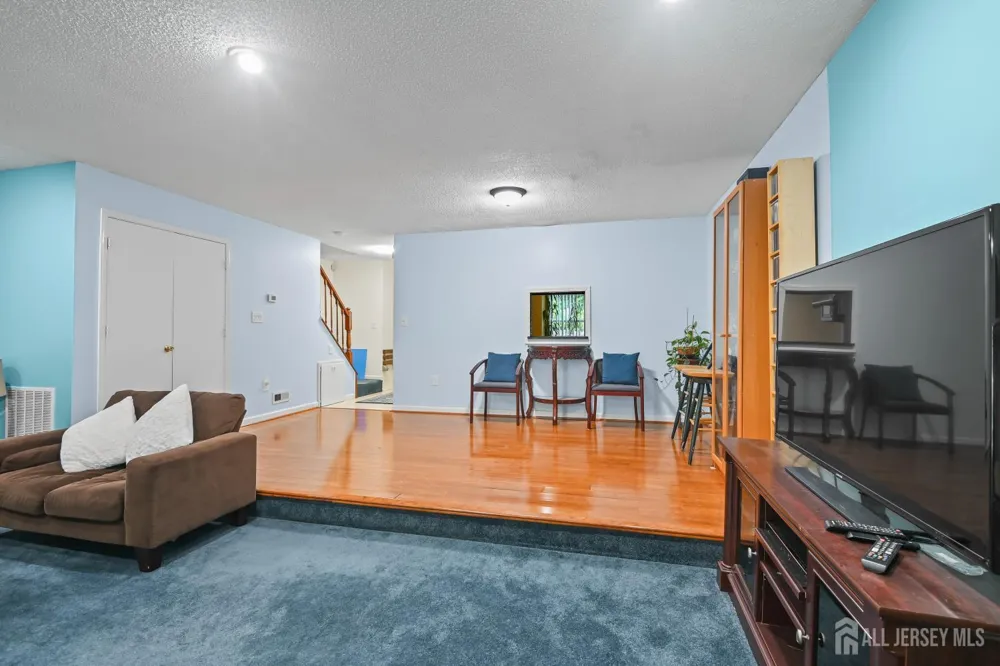 67 Albury Way North Brunswick, NJ 08902