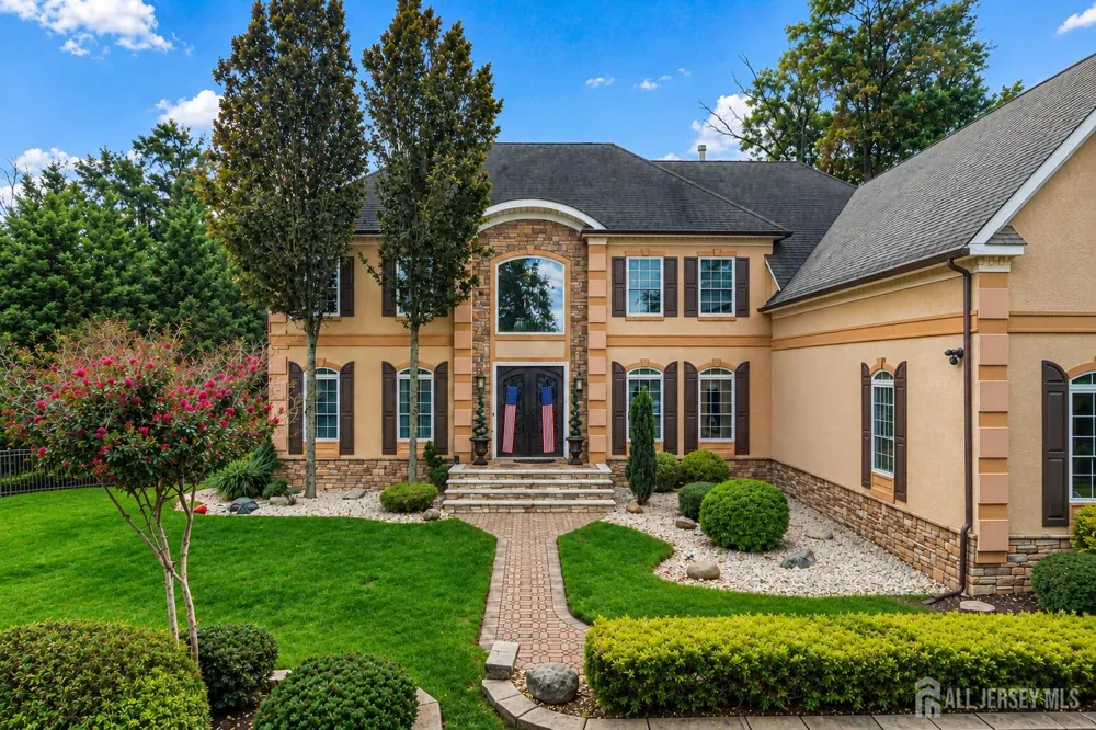 2 Lexington Court Monroe, NJ 08831
