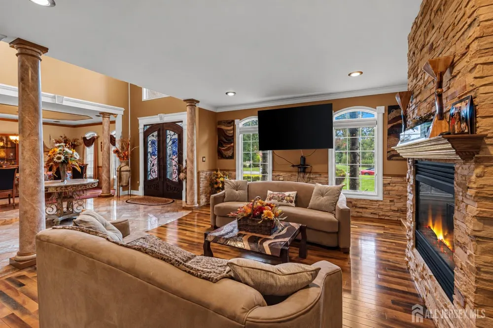 2 Lexington Court Monroe, NJ 08831