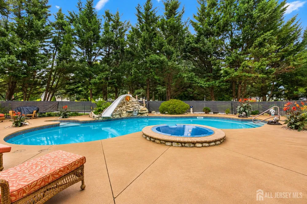 2 Lexington Court Monroe, NJ 08831