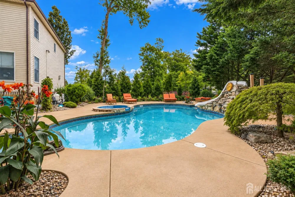 2 Lexington Court Monroe, NJ 08831