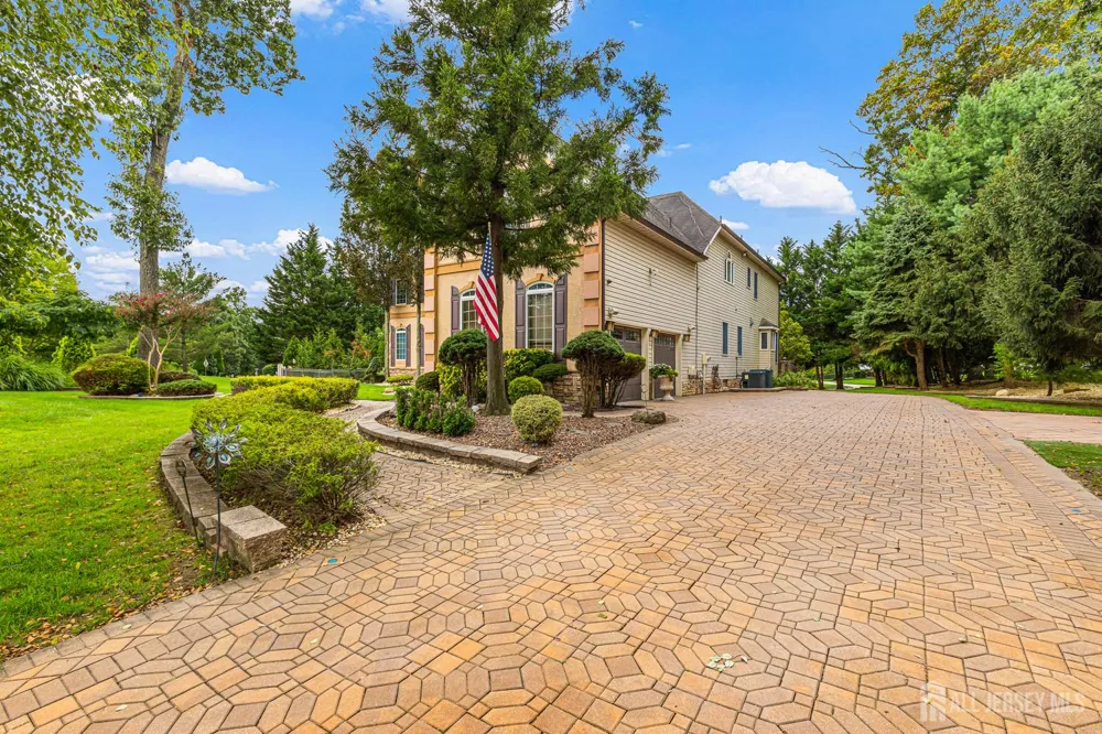 2 Lexington Court Monroe, NJ 08831