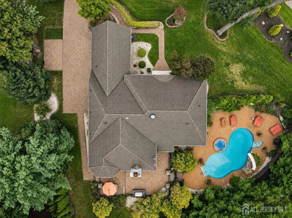 2 Lexington Court Monroe, NJ 08831
