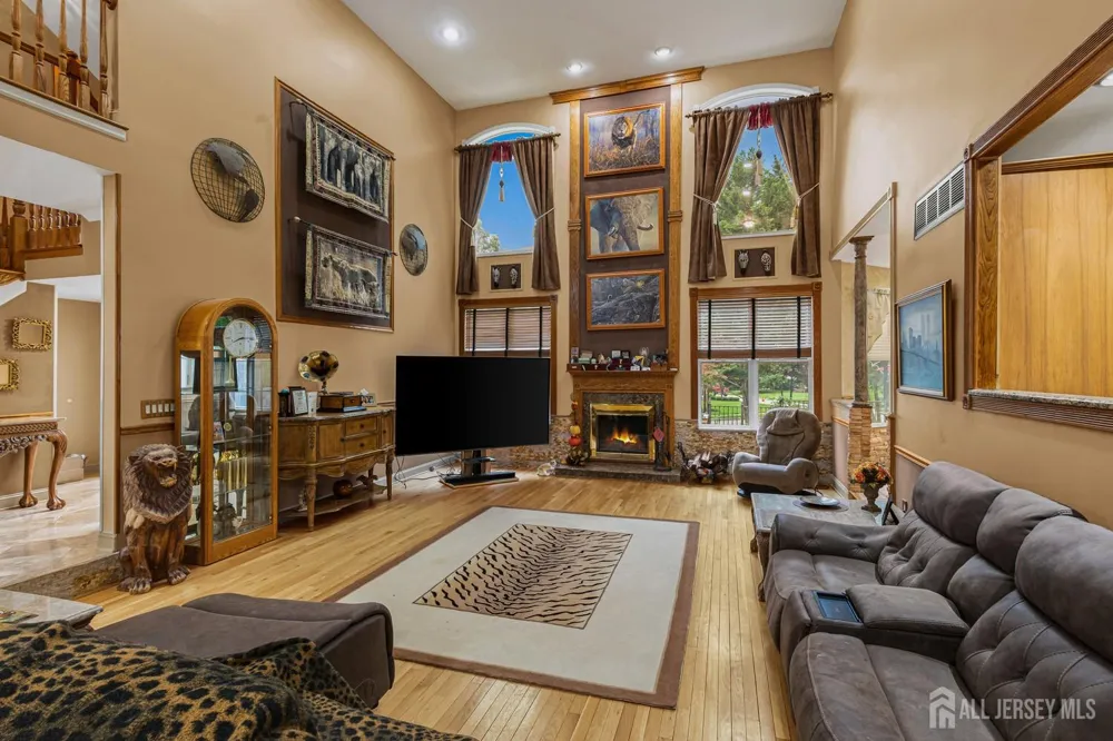 2 Lexington Court Monroe, NJ 08831