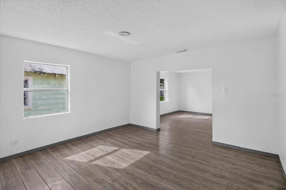 2006 E STUART STREET Tampa, FL 33605
