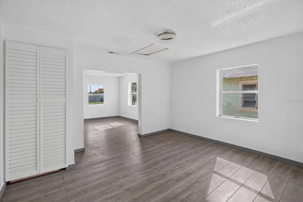 2006 E STUART STREET Tampa, FL 33605