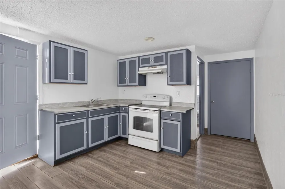 2006 E STUART STREET Tampa, FL 33605