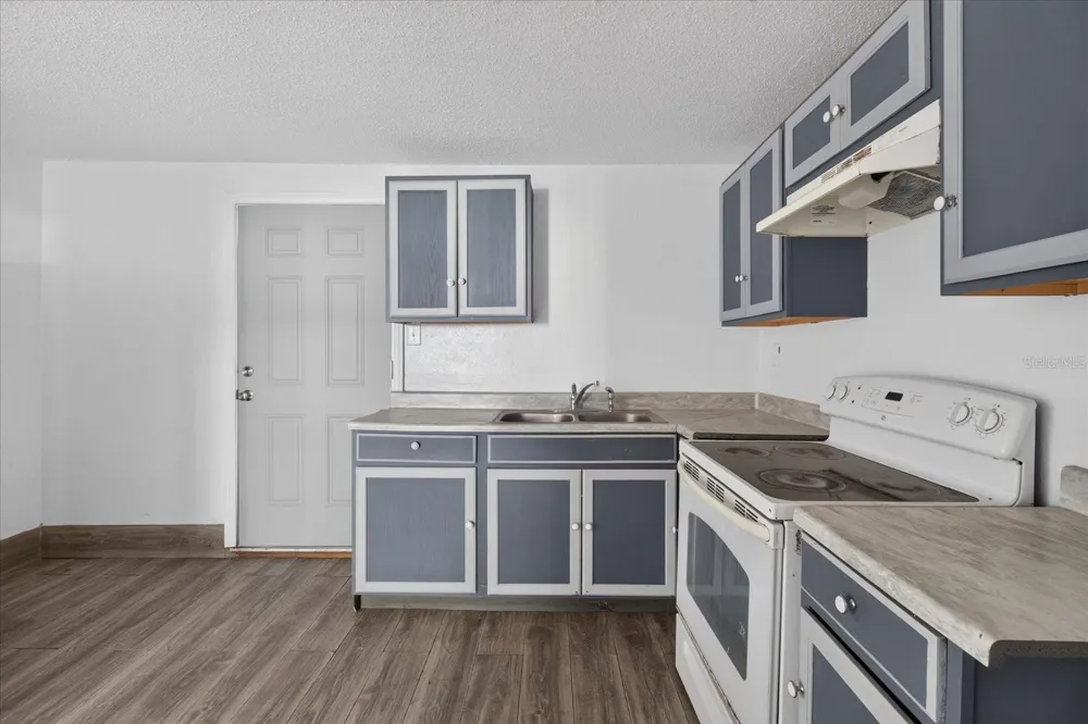 2006 E STUART STREET Tampa, FL 33605