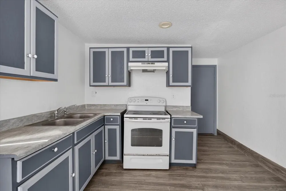 2006 E STUART STREET Tampa, FL 33605