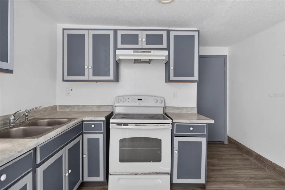 2006 E STUART STREET Tampa, FL 33605
