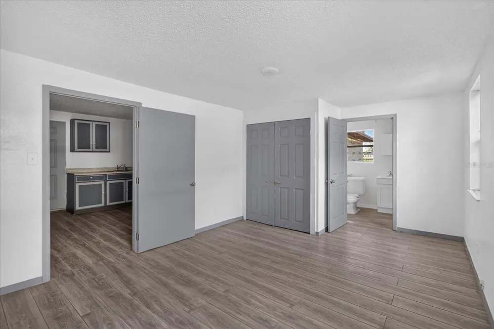 2006 E STUART STREET Tampa, FL 33605