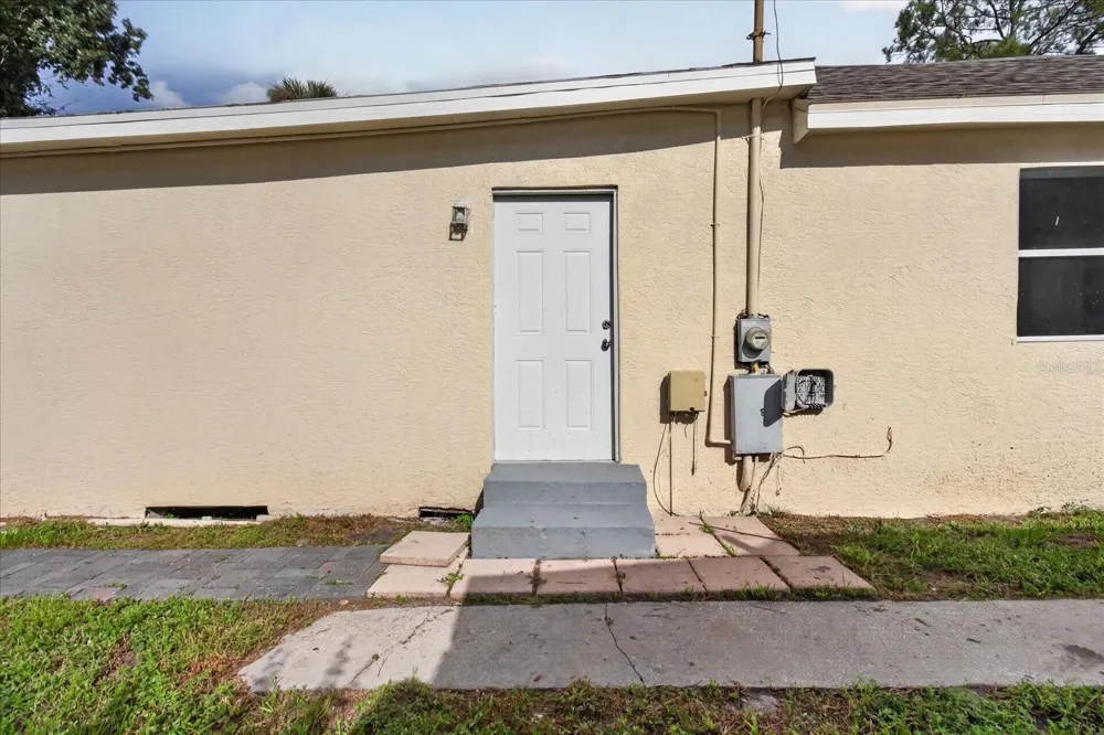 2006 E STUART STREET Tampa, FL 33605