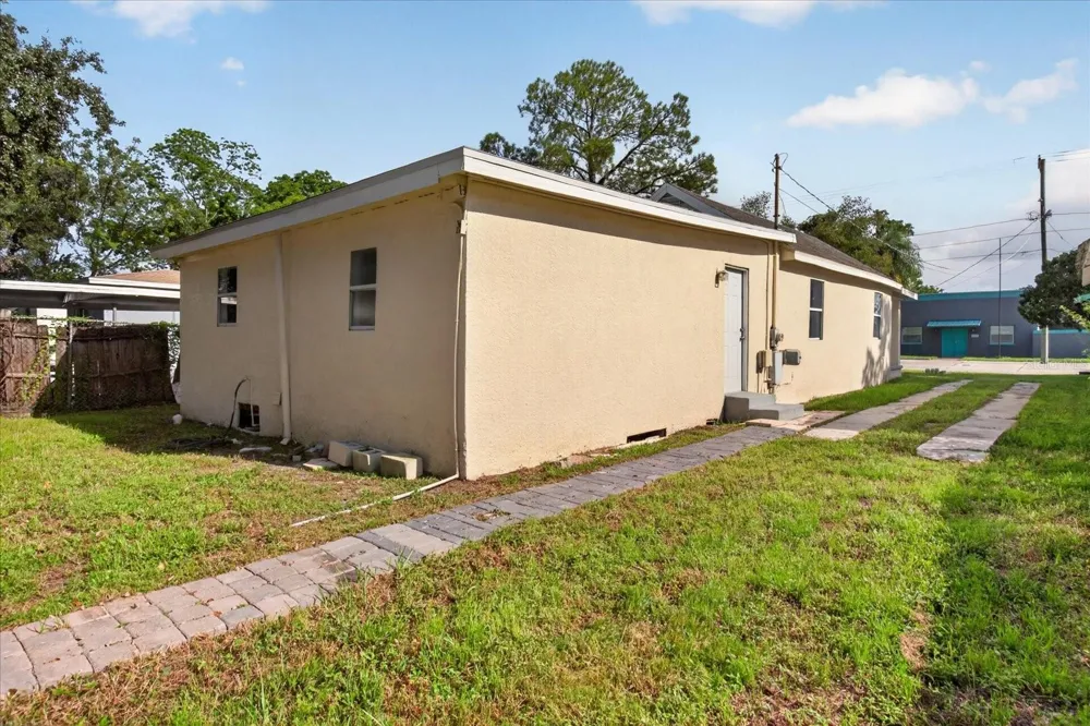 2006 E STUART STREET Tampa, FL 33605