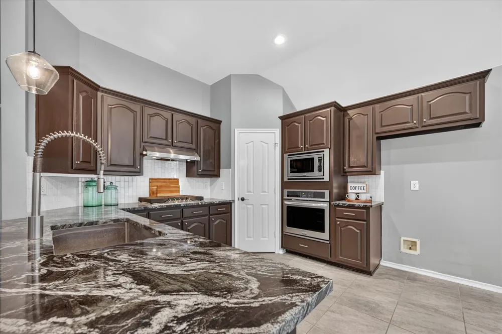 2720 Windstone Way Corinth, TX 76210
