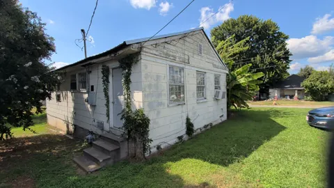 1712 Harder St