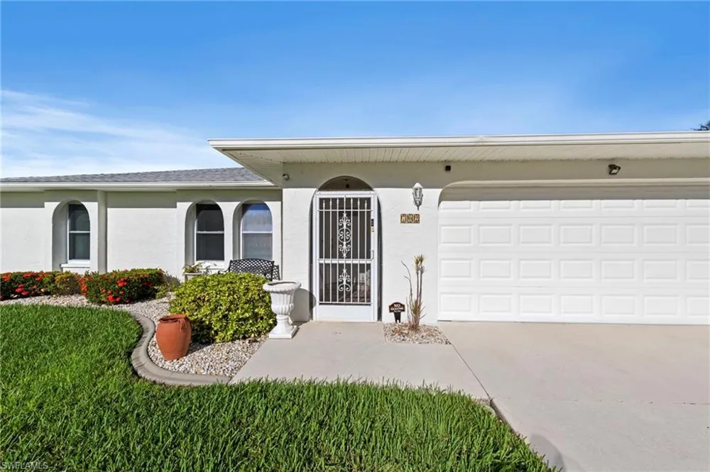702 SE 10th Avenue Cape Coral, FL 33990