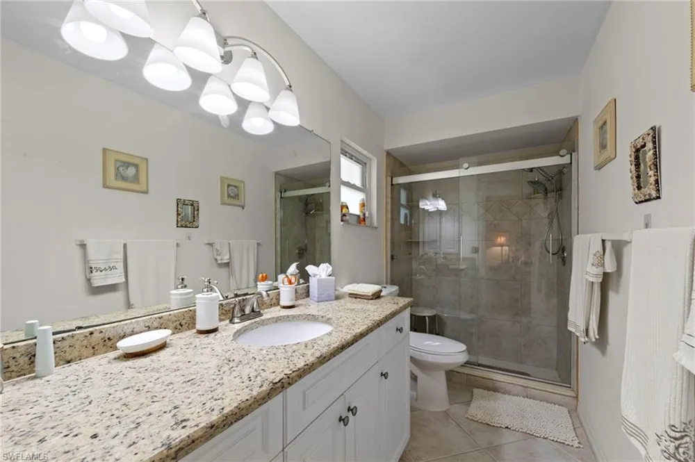 702 SE 10th Avenue Cape Coral, FL 33990