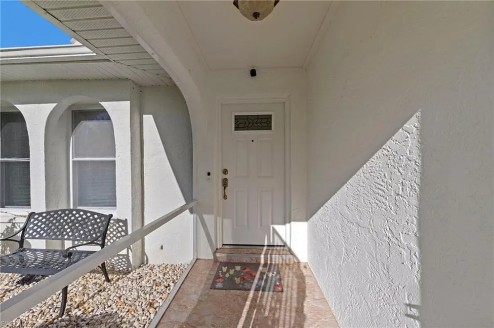 702 SE 10th Avenue Cape Coral, FL 33990