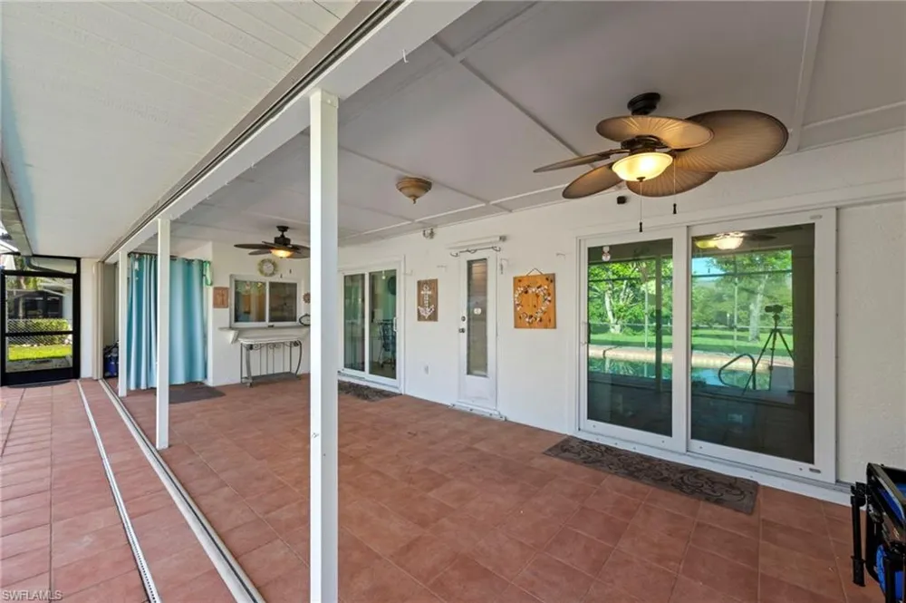 702 SE 10th Avenue Cape Coral, FL 33990