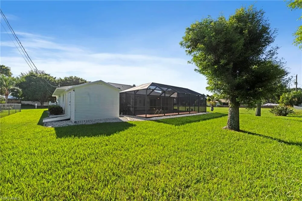 702 SE 10th Avenue Cape Coral, FL 33990