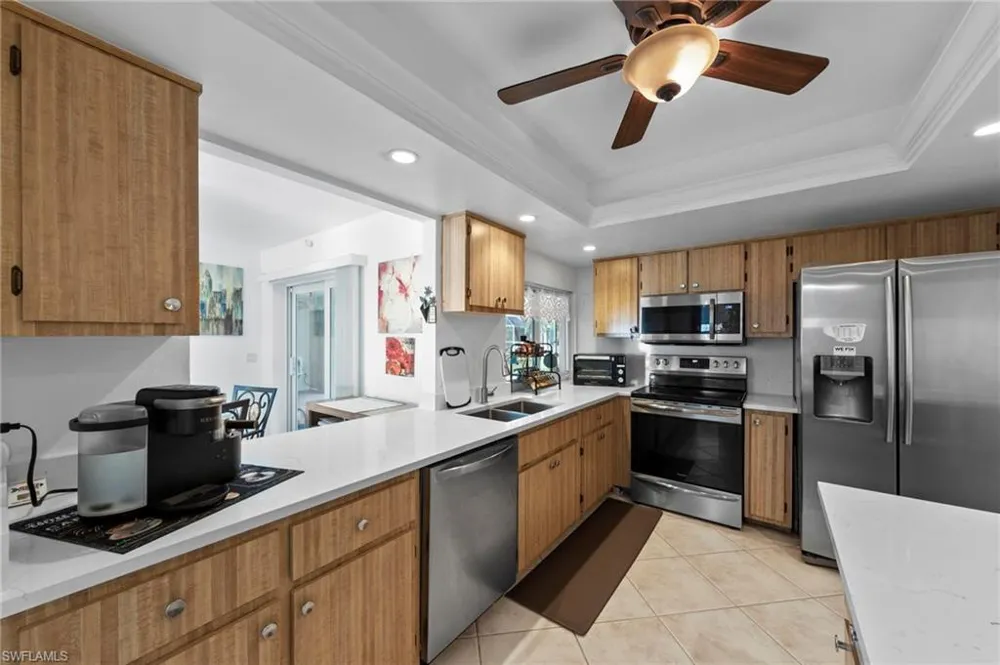 702 SE 10th Avenue Cape Coral, FL 33990