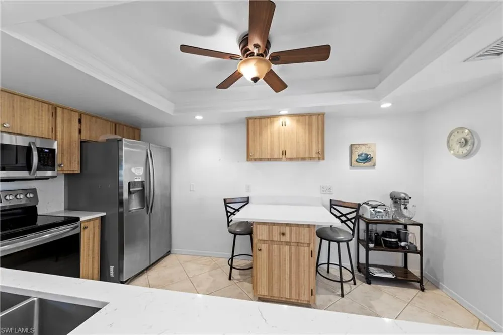 702 SE 10th Avenue Cape Coral, FL 33990